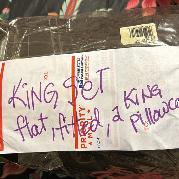 NWT BLACK KING SIZE SET. Washable, very soft, still in bag - Picture 5 of 6